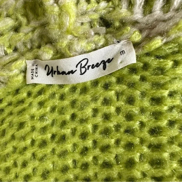Urban Breeze M oversize lime green + cream checkerboard bell sleeve sweater‎ - Picture 8 of 9